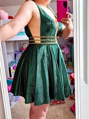 Jovani — Size 10 — Emerald Green 💚✨